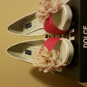 Dolce by Mojomoxy, white w/pink w/ lacey flower, 11M